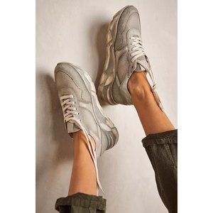🆕 NEW IN THE BOX! FREE PEOPLE Let's Wander Washed Sneakers / White